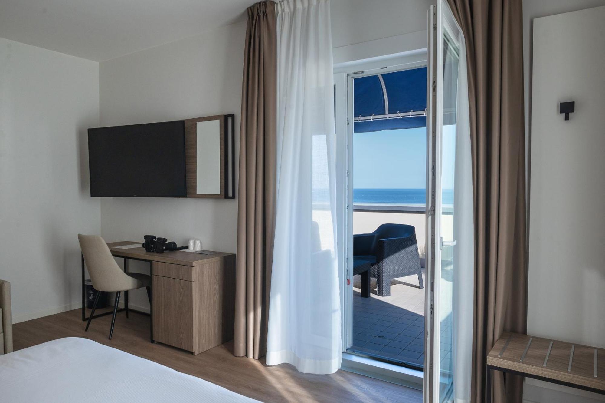 Hotel Excelsior Лідо-ді-Єзоло Екстер'єр фото
