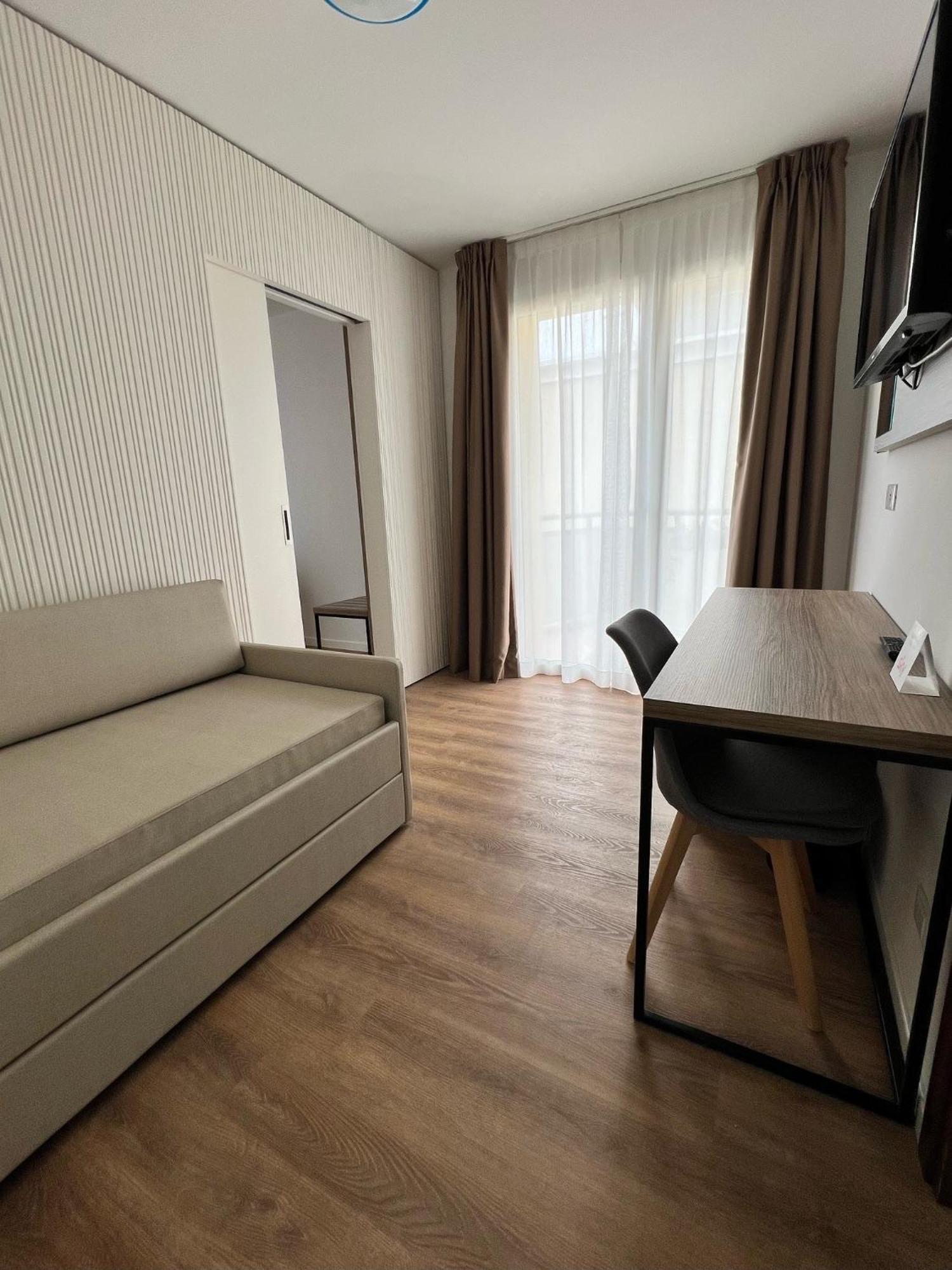 Hotel Excelsior Лідо-ді-Єзоло Екстер'єр фото